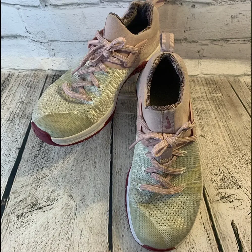 NIKE Women’s MetCon FlyKnit 3 Pink Sneakers / Size: 8.5